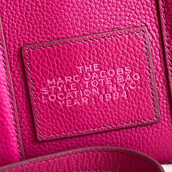 💰SOLD - H009L01SP21 - Marc Jacobs The Leather Small Tote Bag - Picture 7 of 15